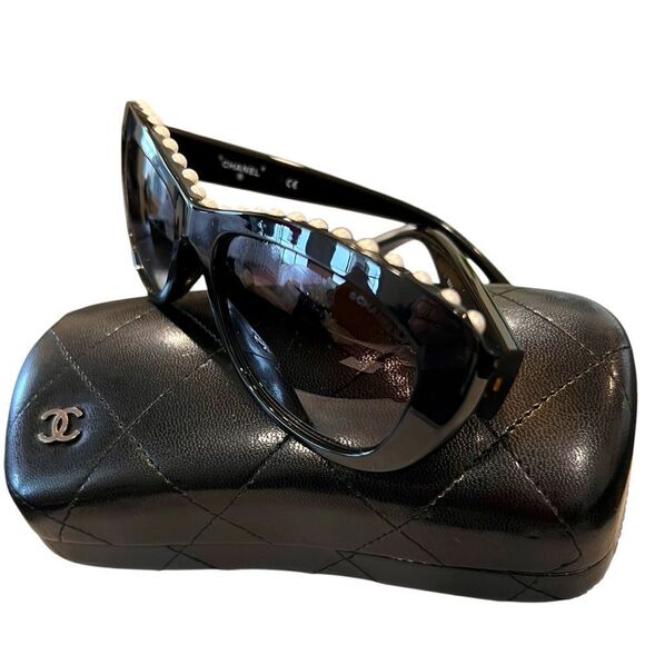 Chanel RARE RUNWAY Sunglasses with Pearl Accents - Picture 1 of 9